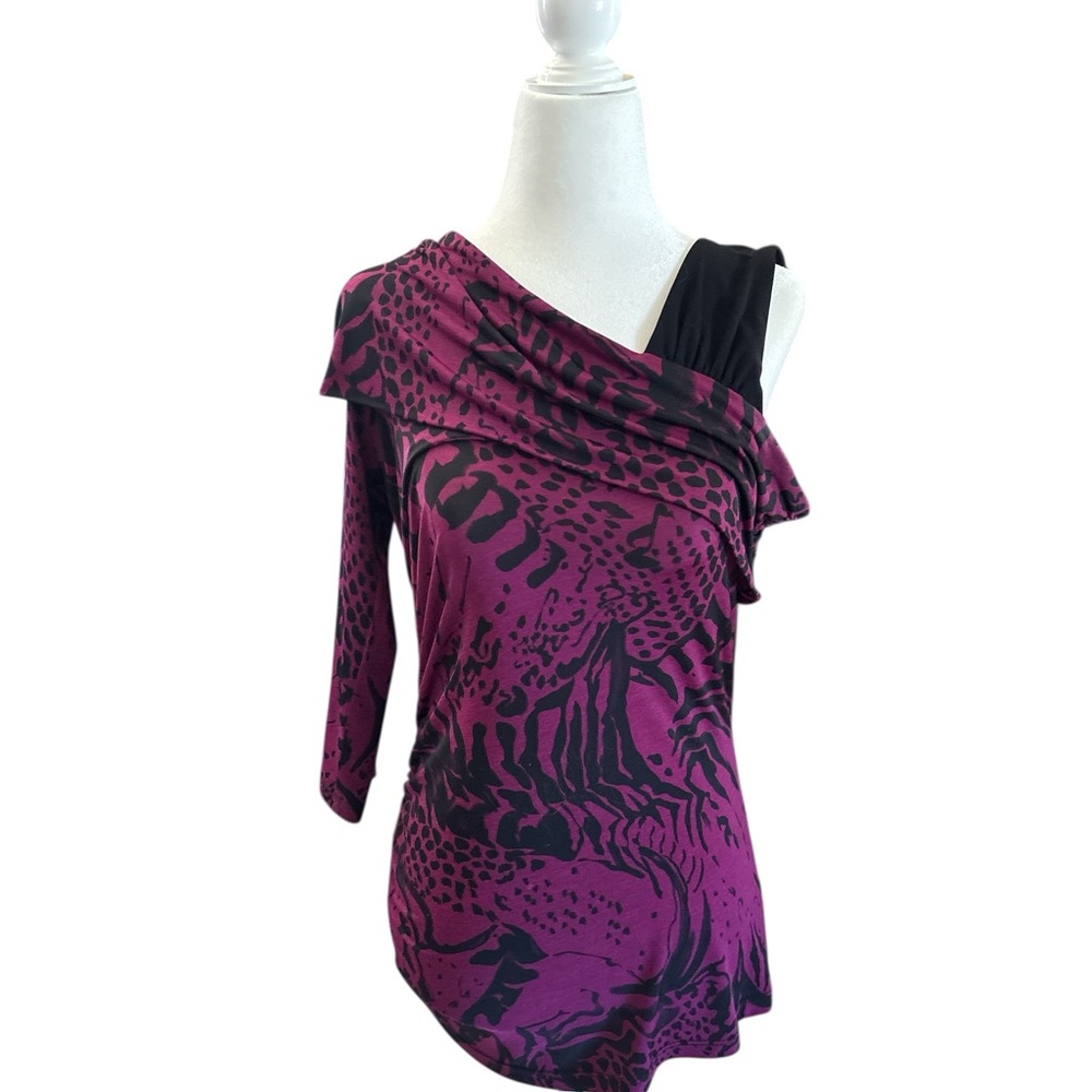 Nuevo designer stretch blouse , worn once! One-Shoulder Purple Animal-Print